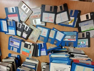 Lote de más 300 Disquetes 3.5, programas pc