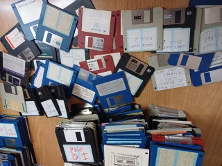 Lote de más 300 Disquetes 3.5, programas pc