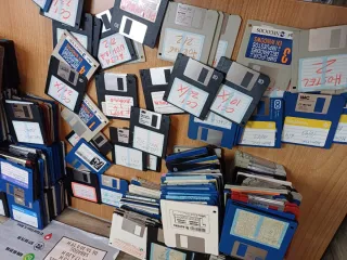 Lote de más 300 Disquetes 3.5, programas pc