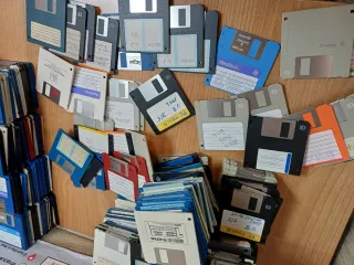 Lote de más 300 Disquetes 3.5, programas pc