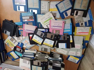 Lote de más 300 Disquetes 3.5, programas pc