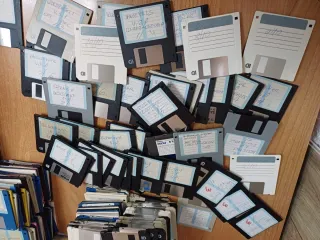 Lote de más 300 Disquetes 3.5, programas pc