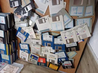 Lote de más 300 Disquetes 3.5, programas pc