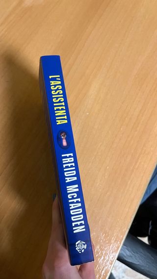 L’assitenta llibre