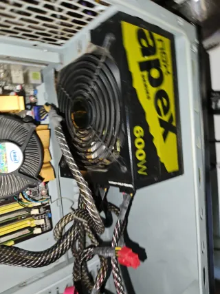 Torre Ordenador Negra