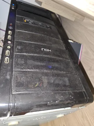 Torre Ordenador Negra