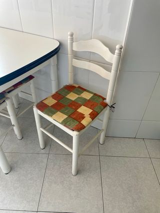 Conjunto de mesa, 4 sillas cocina y 2 taburetes
