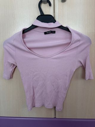 Top Bershka rosa cuello halter manga corta