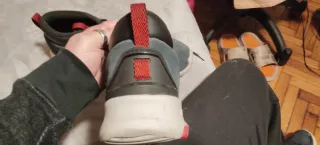 Zapatillas Adidas  CF RAIDER MID WTR Gris y Rojo