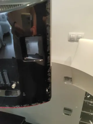 Monitor TV LG Negro con Soporte