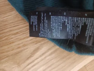 Jersey Sandro verde con cuello.