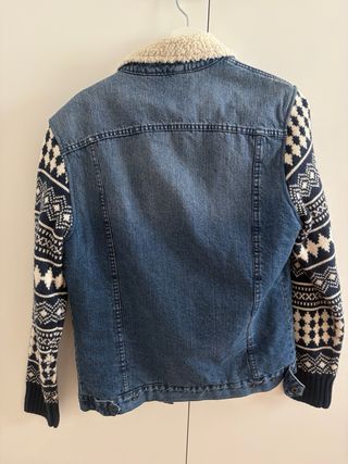 Chaqueta vaquera Bershka con borreguito