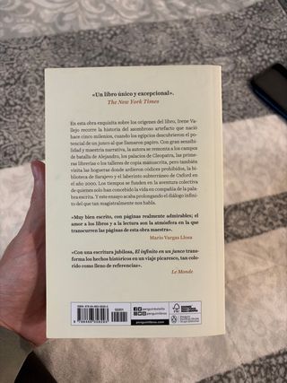 El infinito en un junco: La invención de los li...