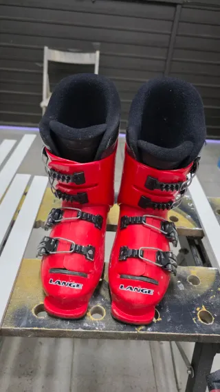 Equipo de esquí infantil:casco,botas,skisx2