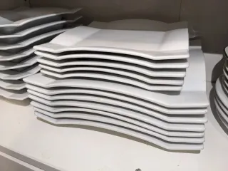 Set di 19 piatti quadrati bianchi moderni