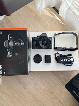 Sony A7 III + Objetivo + Accesorios