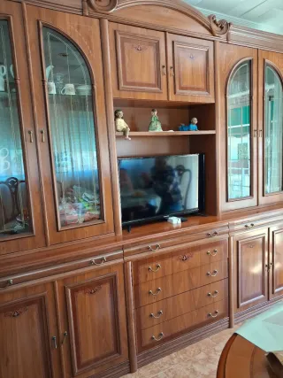 Mueble de comedor madera y cristal