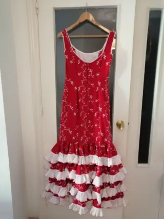 Vestido Flamenca Rojo Bordado con chaqueta a juego