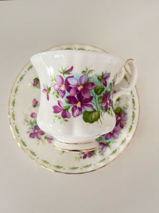 Taza de porcelana antigua de Royal Albert