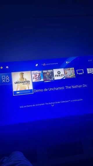 PS4 (Playstation 4) con mando y auriculares