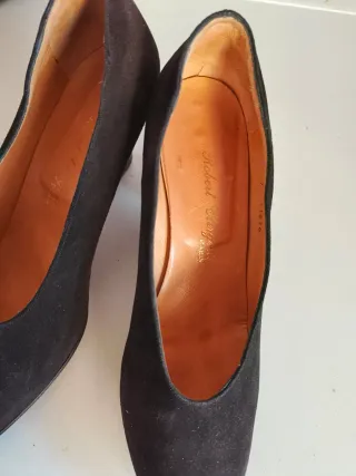 Zapatos de tacón negros de ante