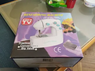 Mini Máquina de Coser Doble Puntada