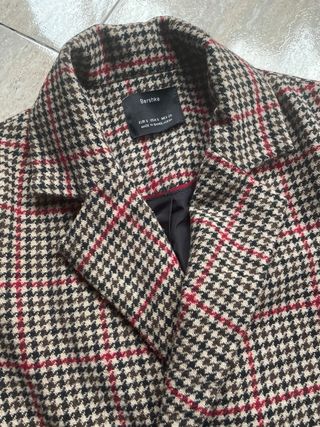 Abrigo largo cuadros Bershka mujer