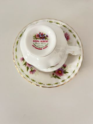 Taza de café antigua con flores de Royal Albert