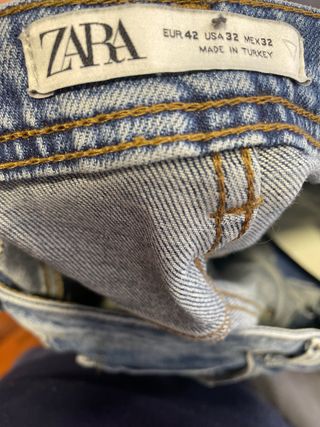 Pantalones vaqueros Zara desgastados