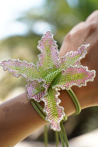 Collar Hecho a Mano Flor Orquídea Cuentas