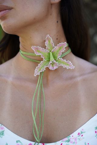 Collar Hecho a Mano Flor Orquídea Cuentas