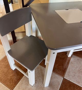 Mesa infantil madera + 2 sillas