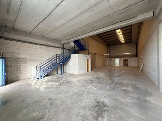 Nave industrial en alquiler en Velilla de San Antonio