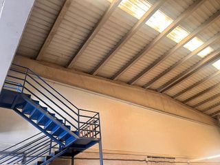Nave industrial en alquiler en Velilla de San Antonio