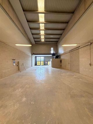 Nave industrial en alquiler en Velilla de San Antonio