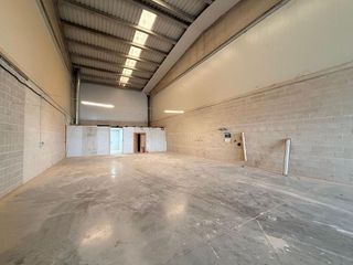 Nave industrial en alquiler en Velilla de San Antonio