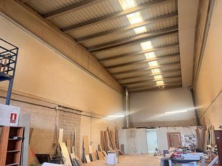 Nave industrial en alquiler en Velilla de San Antonio