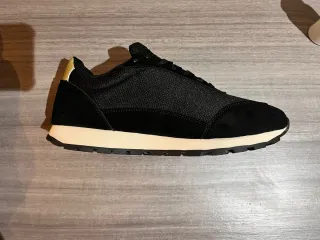 Zapatillas Armani Exchange Negras y Doradas