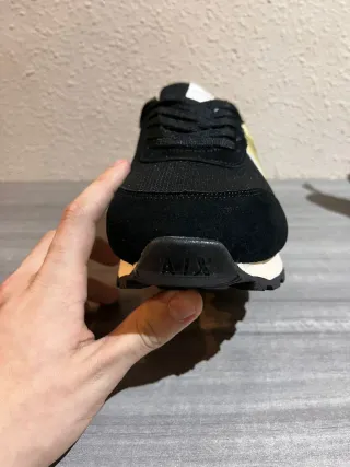 Zapatillas Armani Exchange Negras y Doradas