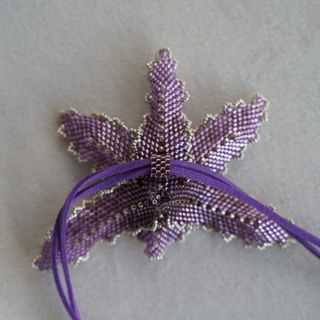 Collar Violeta Flor Perlas Hecho a Mano