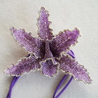 Collar Violeta Flor Perlas Hecho a Mano