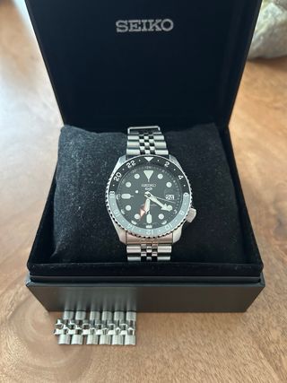 Seiko 5 GMT Automático Negro/Plata