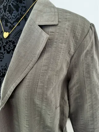 Americana taupe/kaki cinturón talla 46