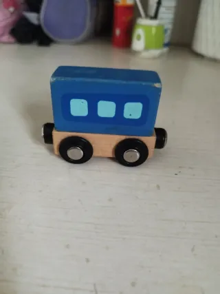 Trenino in legno colorato