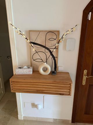 Cajón de madera con diseño de listones