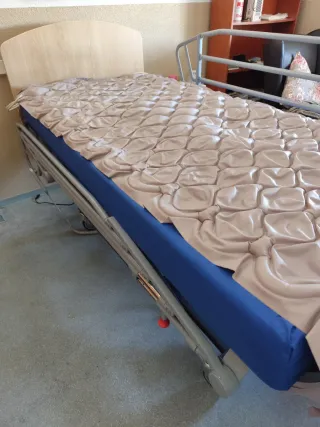 Cama articulada con colchón nueva.