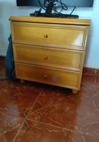 Mesita de noche de madera de calidad