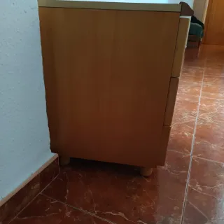 Mesita de noche de madera de calidad