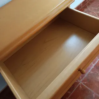 Mesita de noche de madera de calidad