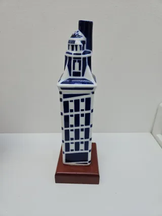 Figura porcelana sargadelos torre de Hércules